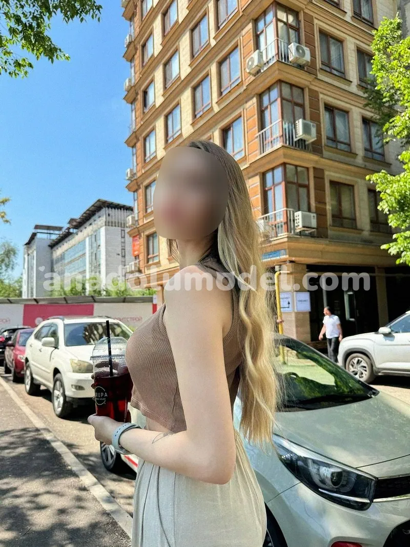 Yüze Boşaltan Escort Kız