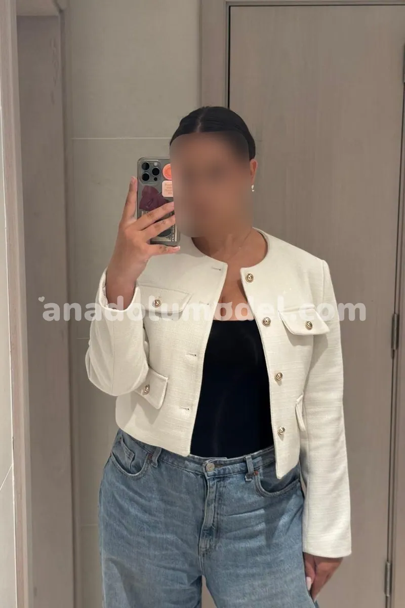 Ümraniye İri Göğüslü Esmer Escort Yaren